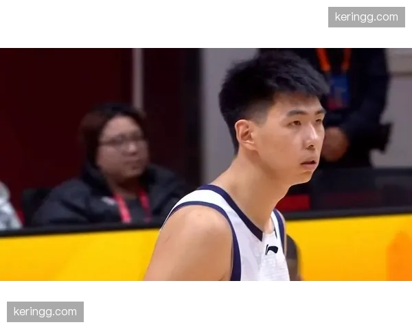 徐昕复出16篮板展现内线统治 广州年轻中锋护框表现亮眼 徐昕复出16篮板展现内线统治 广州年轻中锋护框表现亮眼